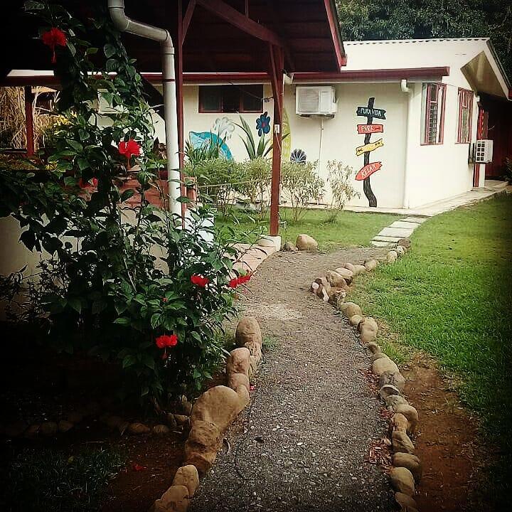 אוביטה Casa Ballena Eco Hostel מראה חיצוני תמונה